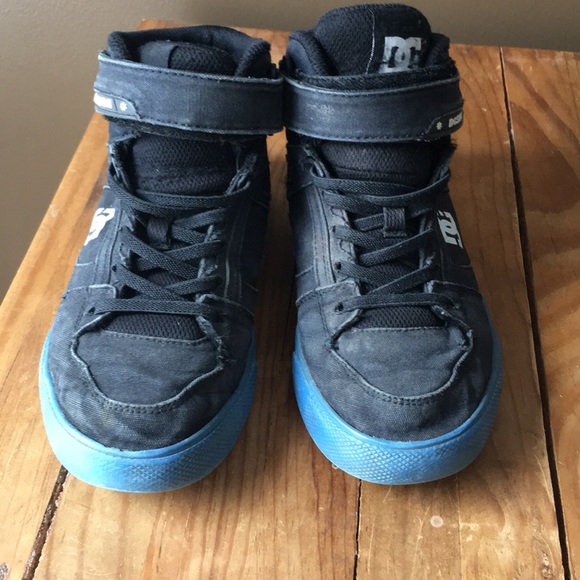 boys dc skate shoes
